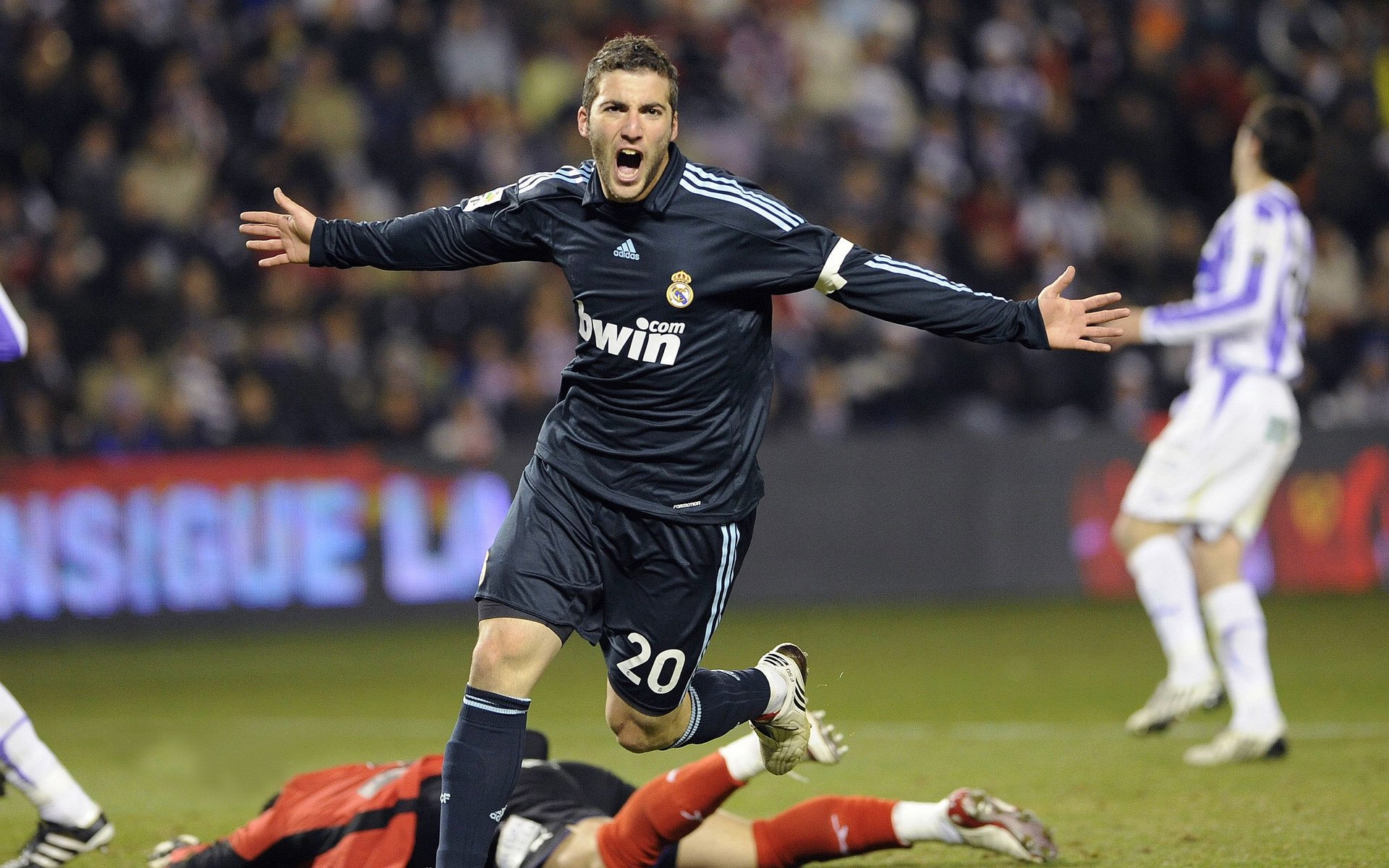 开云中国大陆-“英超积分战逐渐升温，强队士气高昂”，英超积分榜超